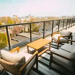 Chic Cozy Retreat - 2Br - Stunning North End Views