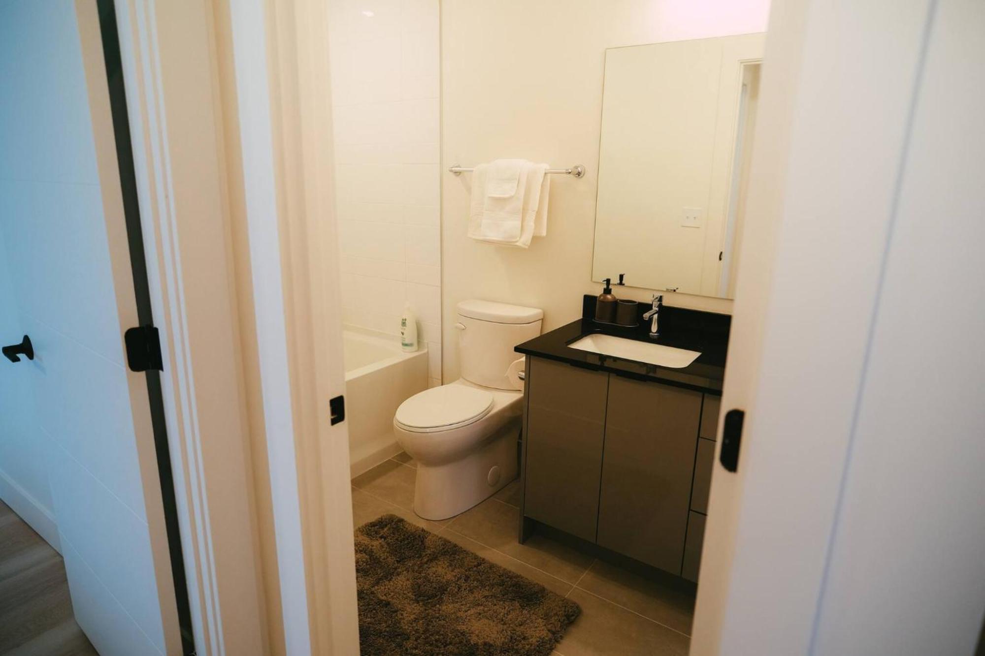 Chic Cozy Retreat - 2br - Stunning North End Views *